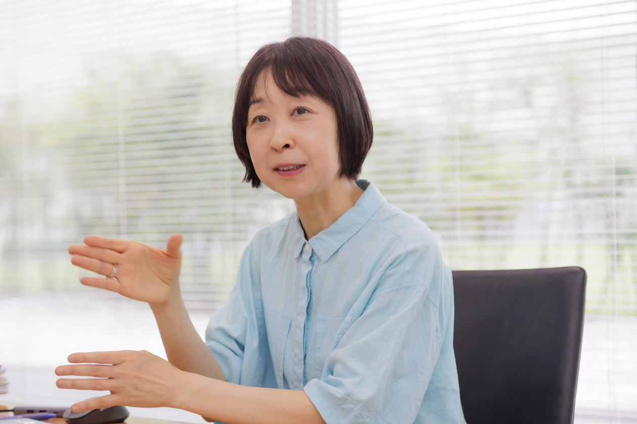 国立新美術館 主任研究員 宮島綾子氏